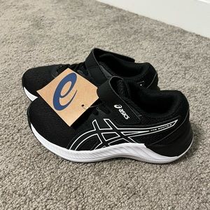 NWT Brand New in Box ASICS Kids Pre Excite Sneakers - Size 12
